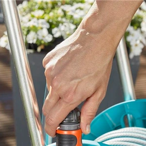 Gardena CleverRoll S Hose Trolley Set: Space-Saving & Award-Winning Design - image 4