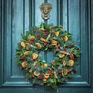 Real Pine Christmas Wreath (25cm) - image 2